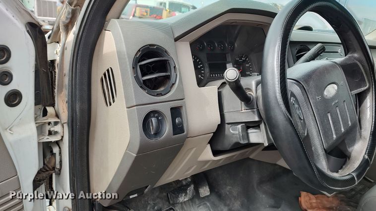 image for item LF9532 2010 Ford F350 Super Duty  SuperCab utility bed pickup truck