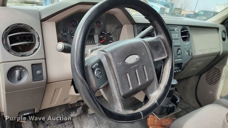 image for item LF9532 2010 Ford F350 Super Duty  SuperCab utility bed pickup truck