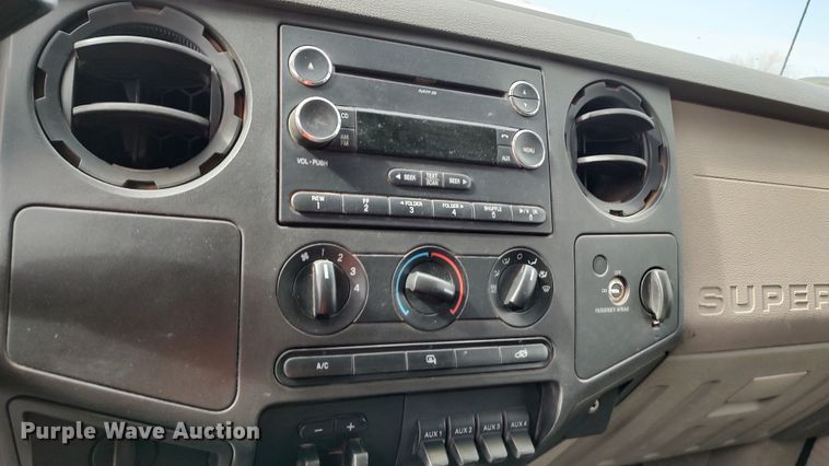 image for item LF9532 2010 Ford F350 Super Duty  SuperCab utility bed pickup truck