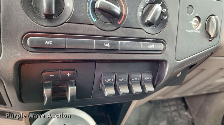 image for item LF9532 2010 Ford F350 Super Duty  SuperCab utility bed pickup truck