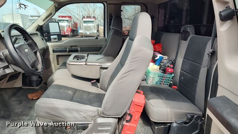 image for item LF9532 2010 Ford F350 Super Duty  SuperCab utility bed pickup truck