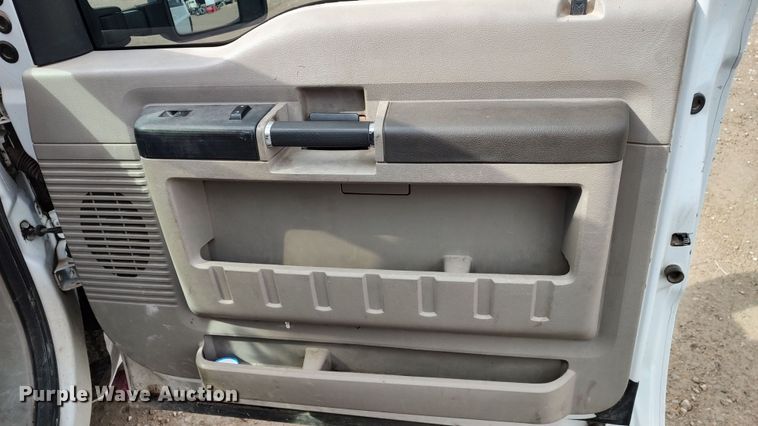 image for item LF9532 2010 Ford F350 Super Duty  SuperCab utility bed pickup truck