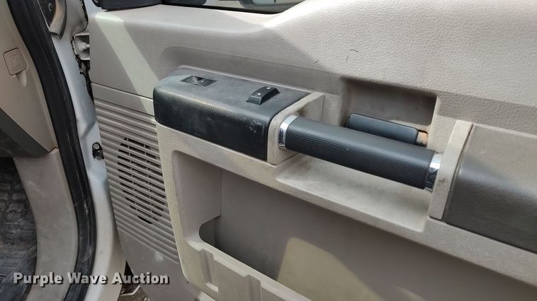 image for item LF9532 2010 Ford F350 Super Duty  SuperCab utility bed pickup truck