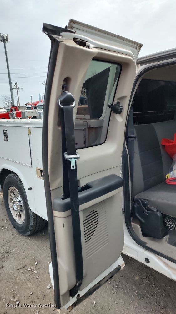 image for item LF9532 2010 Ford F350 Super Duty  SuperCab utility bed pickup truck