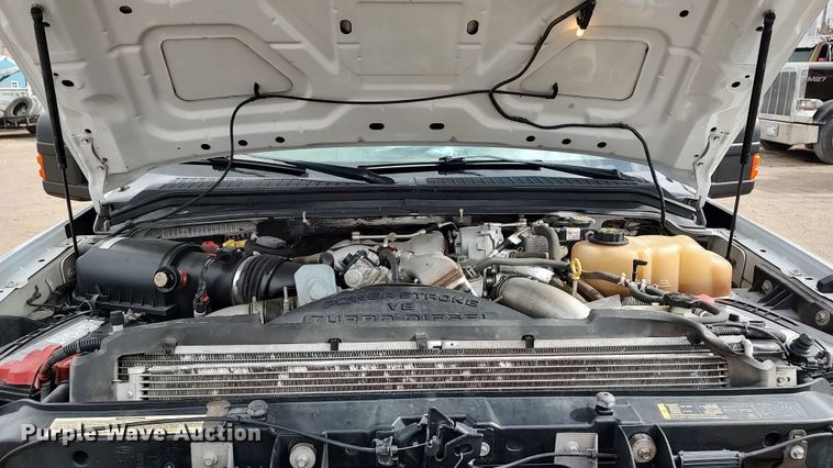 image for item LF9532 2010 Ford F350 Super Duty  SuperCab utility bed pickup truck