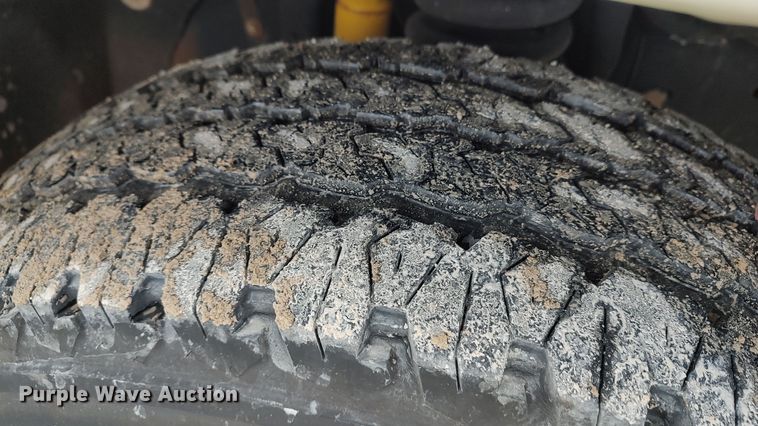 image for item LF9532 2010 Ford F350 Super Duty  SuperCab utility bed pickup truck