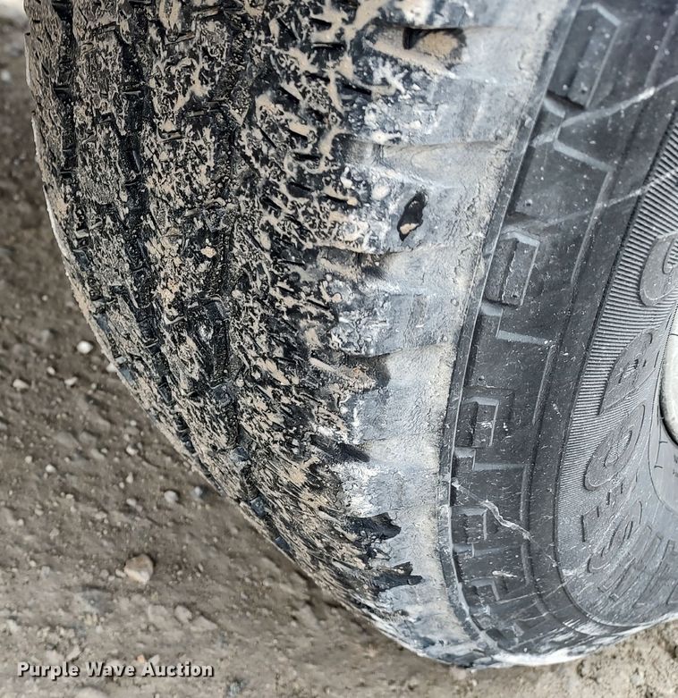 image for item LF9532 2010 Ford F350 Super Duty  SuperCab utility bed pickup truck