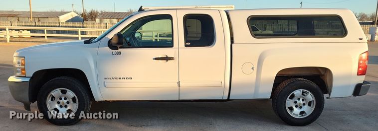 image for item LF9534 2013 Chevrolet Silverado 1500  Ext. Cab pickup truck