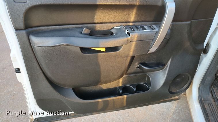 image for item LF9534 2013 Chevrolet Silverado 1500  Ext. Cab pickup truck