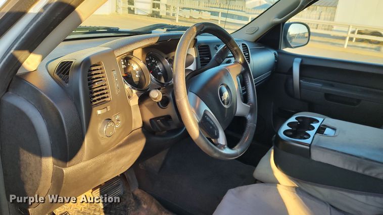 image for item LF9534 2013 Chevrolet Silverado 1500  Ext. Cab pickup truck