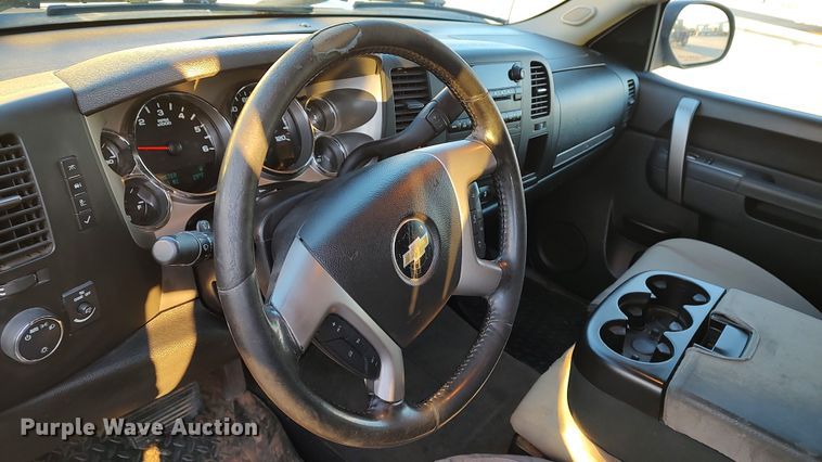 image for item LF9534 2013 Chevrolet Silverado 1500  Ext. Cab pickup truck