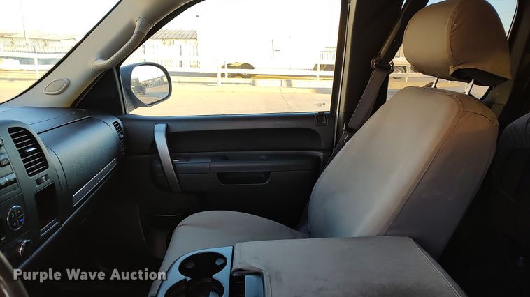 image for item LF9534 2013 Chevrolet Silverado 1500  Ext. Cab pickup truck