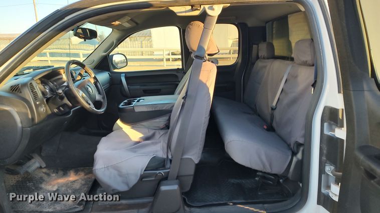 image for item LF9534 2013 Chevrolet Silverado 1500  Ext. Cab pickup truck