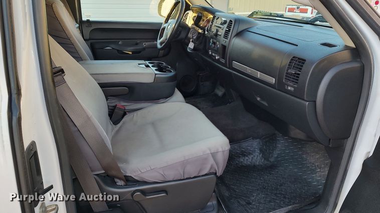 image for item LF9534 2013 Chevrolet Silverado 1500  Ext. Cab pickup truck