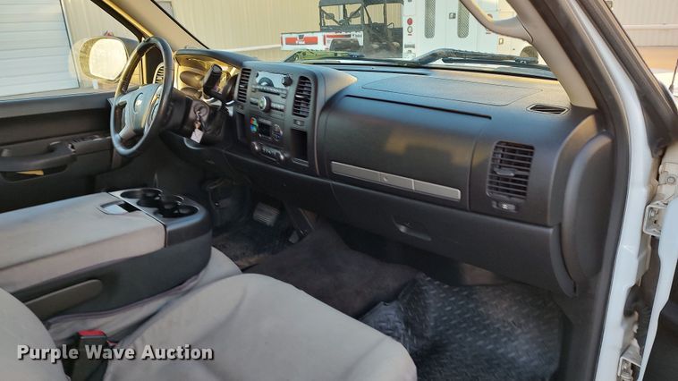 image for item LF9534 2013 Chevrolet Silverado 1500  Ext. Cab pickup truck