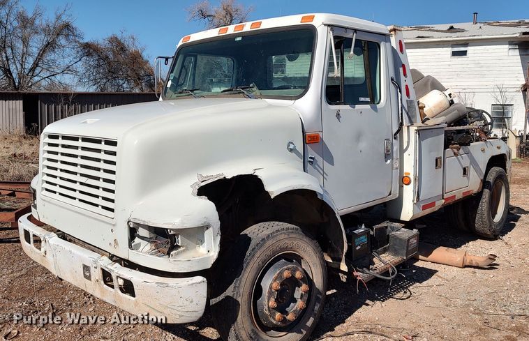 image for item LF9544 1997 International 4700  tow truck