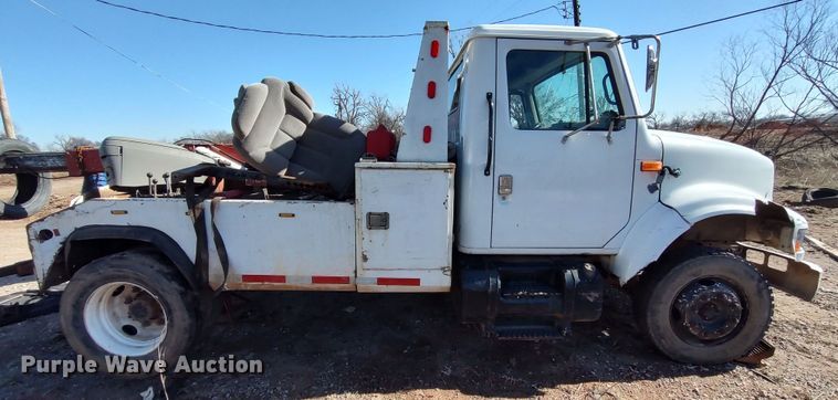 image for item LF9544 1997 International 4700  tow truck