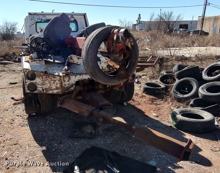 image for item LF9544 1997 International 4700  tow truck