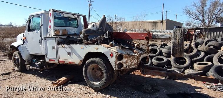 image for item LF9544 1997 International 4700  tow truck