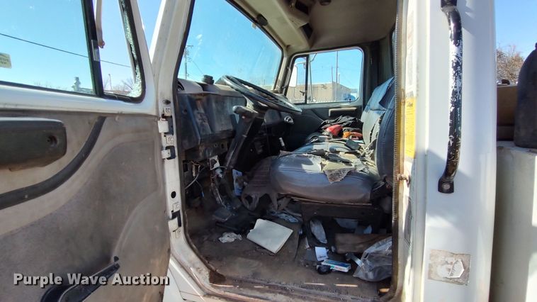 image for item LF9544 1997 International 4700  tow truck