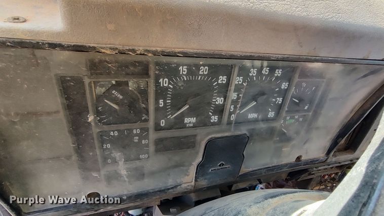 image for item LF9544 1997 International 4700  tow truck