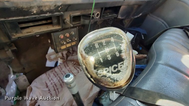 image for item LF9544 1997 International 4700  tow truck