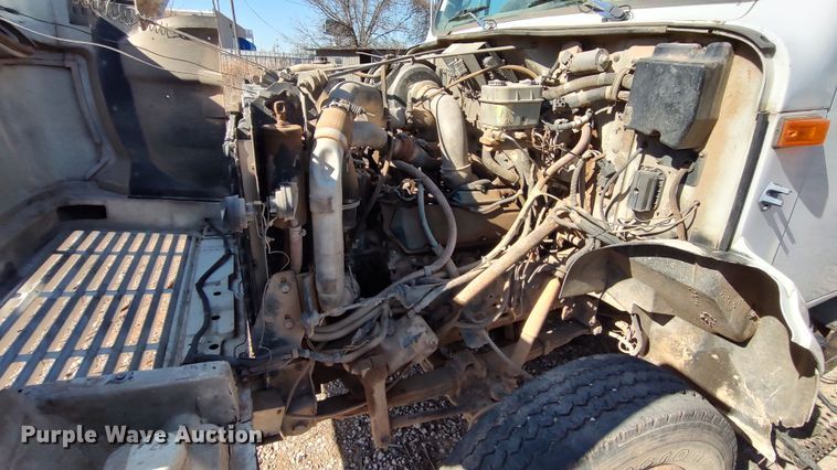 image for item LF9544 1997 International 4700  tow truck