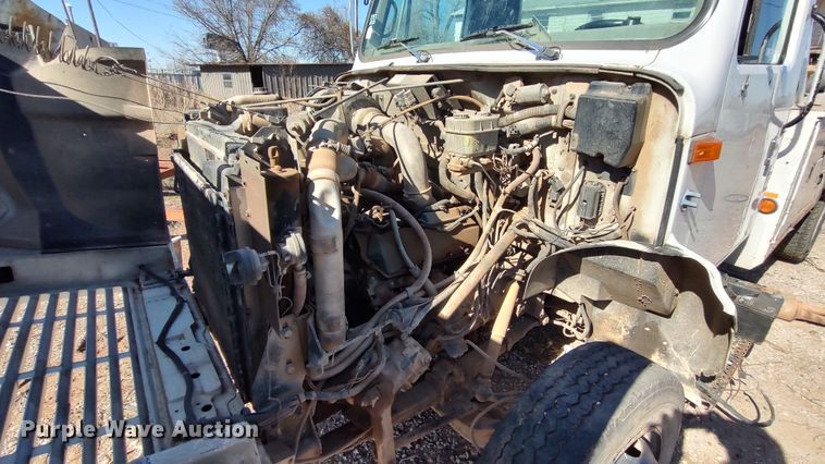 image for item LF9544 1997 International 4700  tow truck