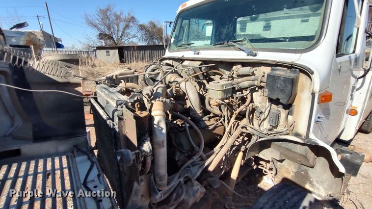 image for item LF9544 1997 International 4700  tow truck