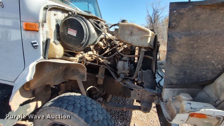 image for item LF9544 1997 International 4700  tow truck