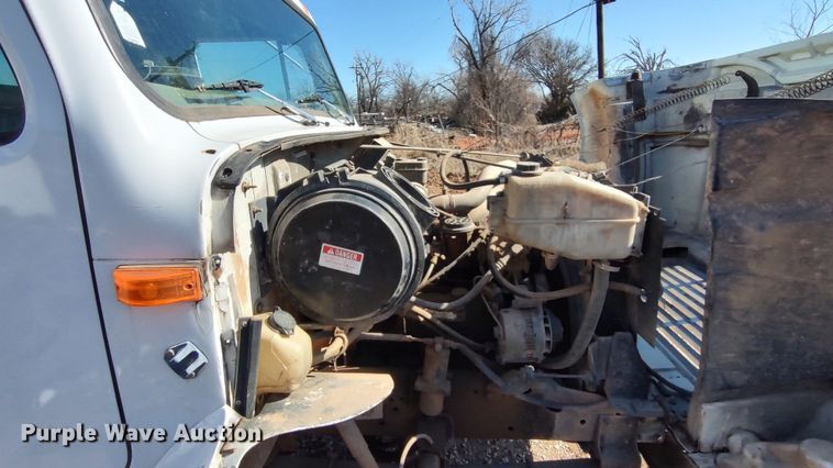 image for item LF9544 1997 International 4700  tow truck