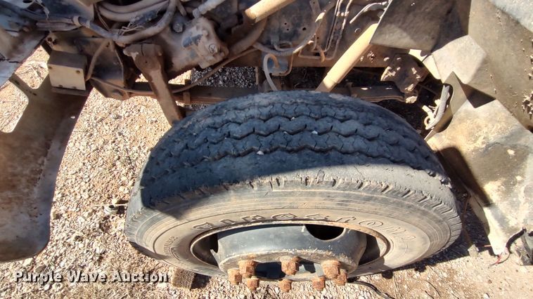 image for item LF9544 1997 International 4700  tow truck