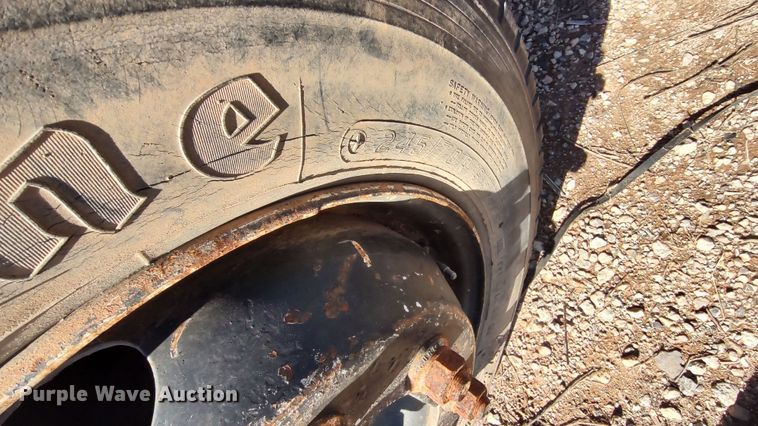 image for item LF9544 1997 International 4700  tow truck