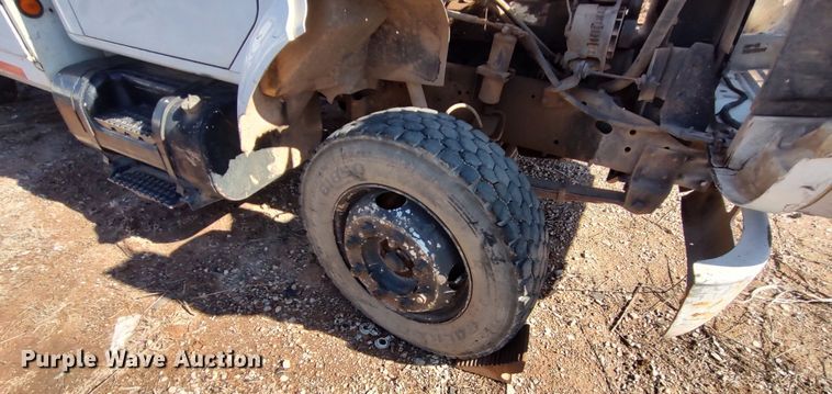 image for item LF9544 1997 International 4700  tow truck