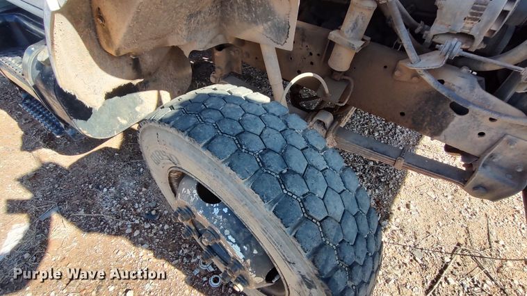 image for item LF9544 1997 International 4700  tow truck