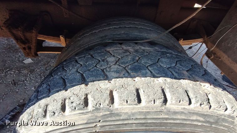 image for item LF9544 1997 International 4700  tow truck