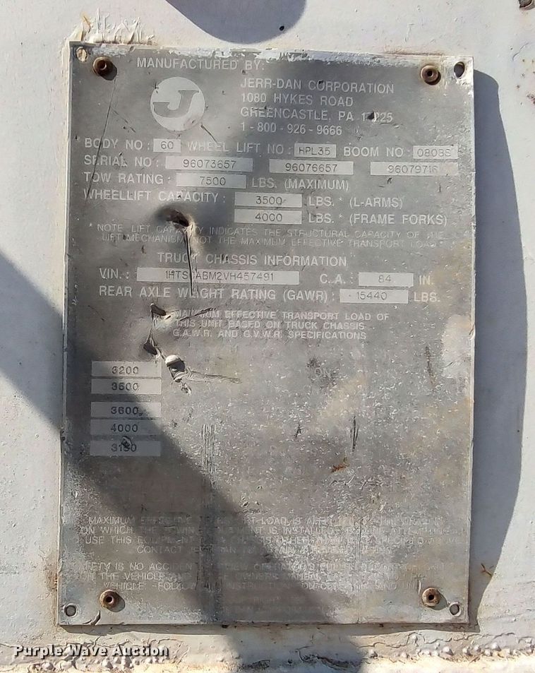 image for item LF9544 1997 International 4700  tow truck