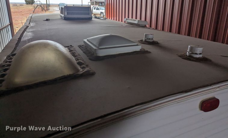 image for item LF9553 2005 Cherokee  camper