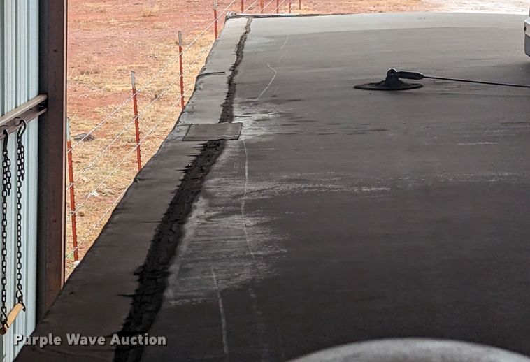 image for item LF9553 2005 Cherokee  camper