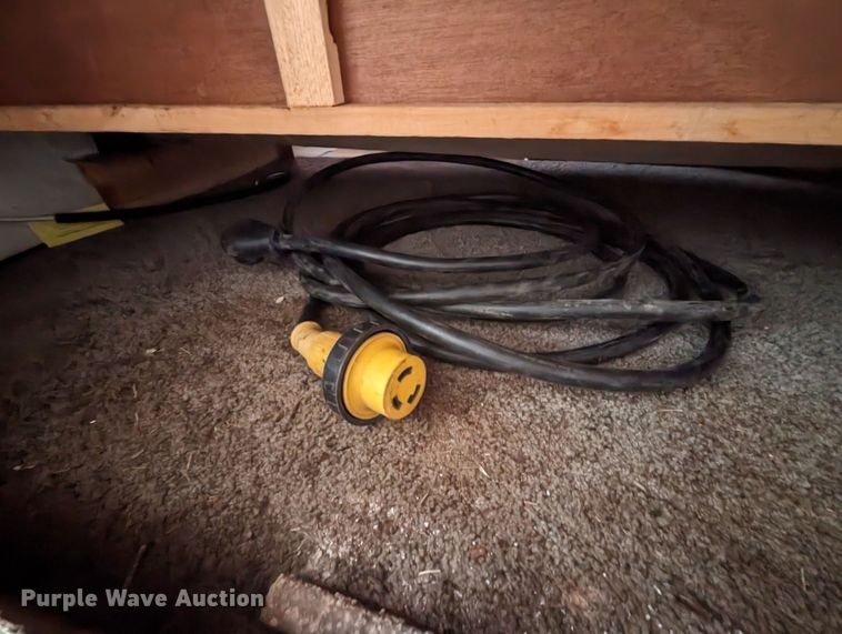 image for item LF9553 2005 Cherokee  camper