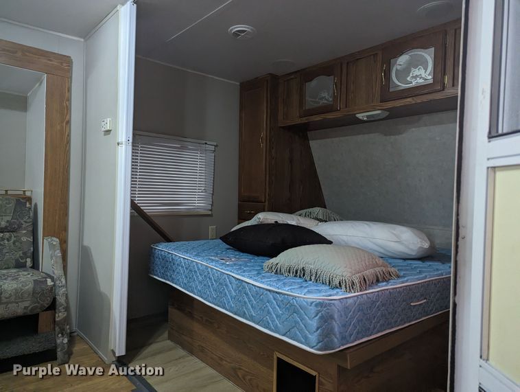 image for item LF9553 2005 Cherokee  camper