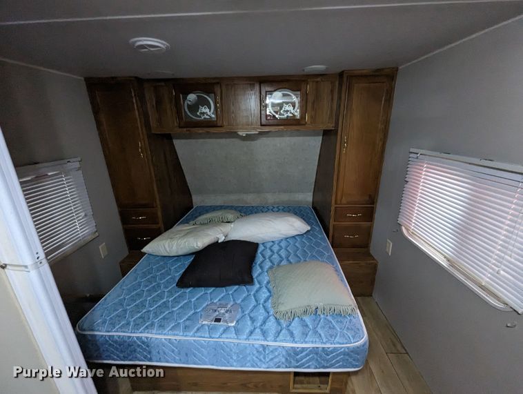 image for item LF9553 2005 Cherokee  camper