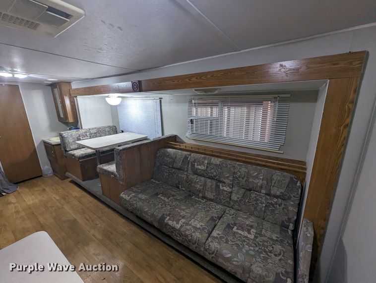 image for item LF9553 2005 Cherokee  camper