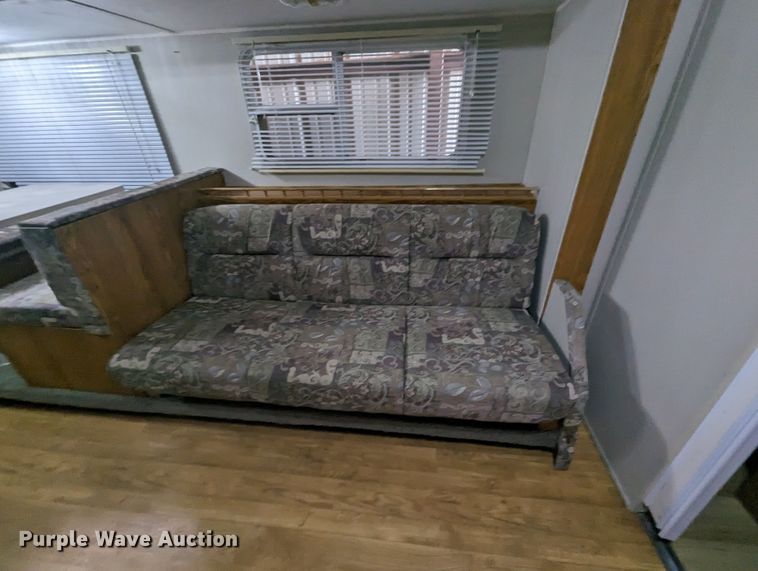 image for item LF9553 2005 Cherokee  camper