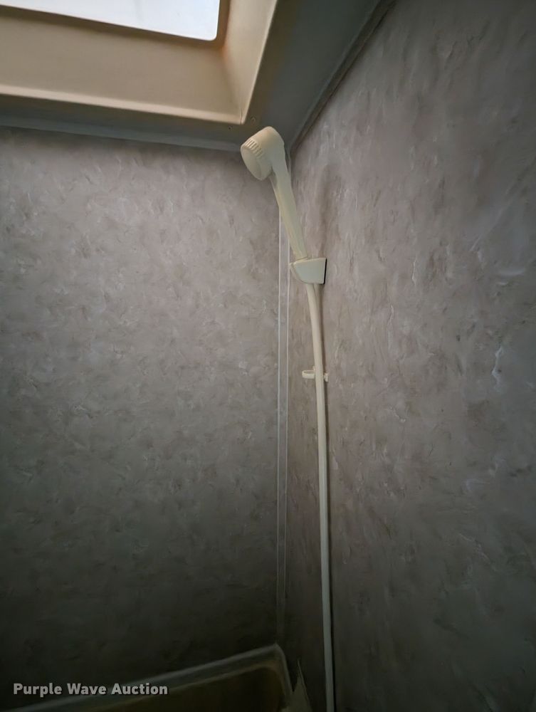 image for item LF9553 2005 Cherokee  camper