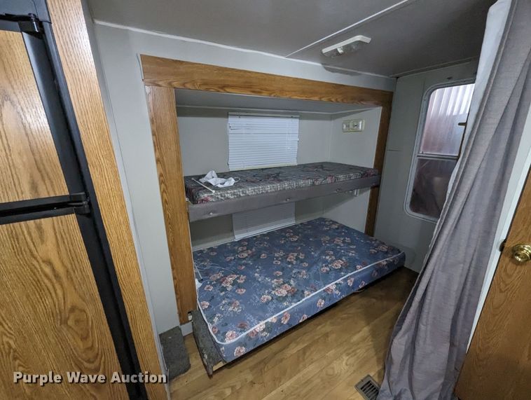 image for item LF9553 2005 Cherokee  camper