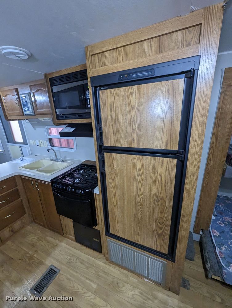 image for item LF9553 2005 Cherokee  camper