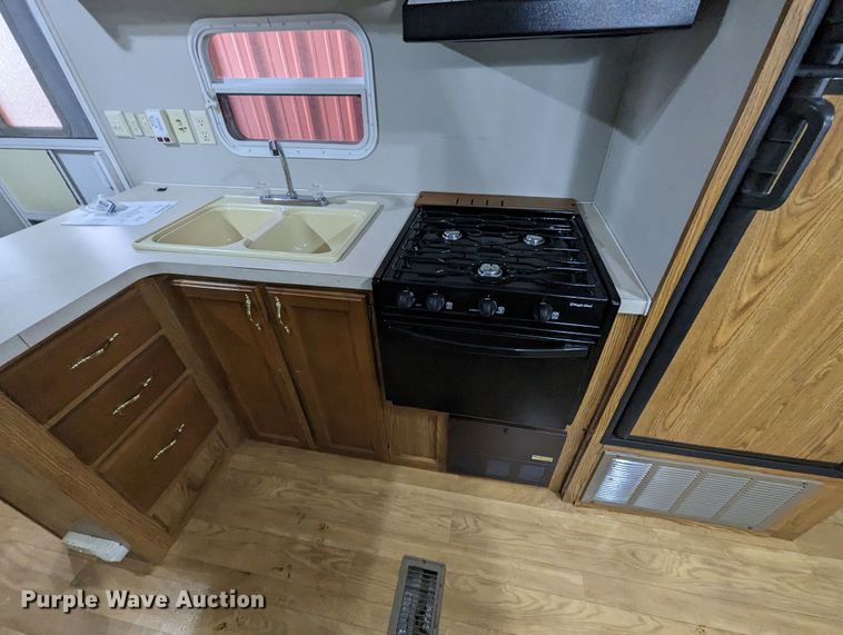 image for item LF9553 2005 Cherokee  camper