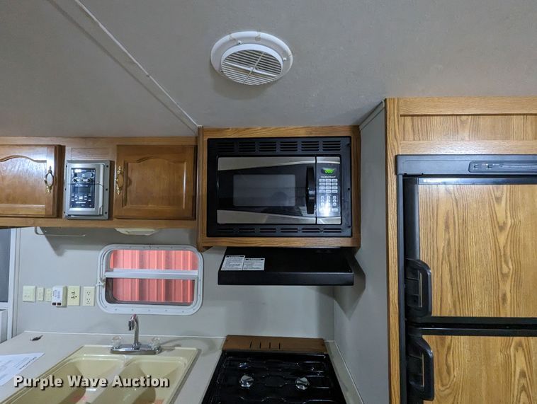 image for item LF9553 2005 Cherokee  camper