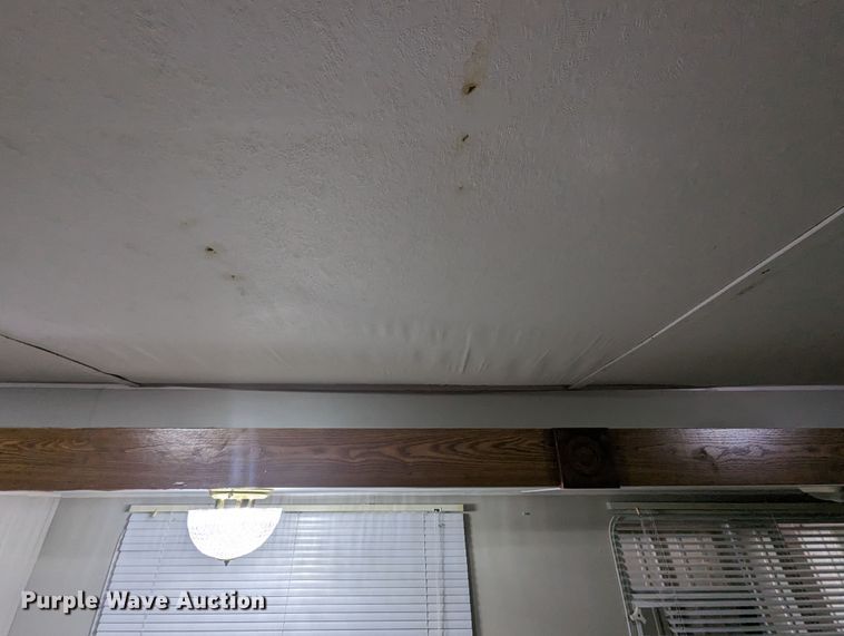 image for item LF9553 2005 Cherokee  camper